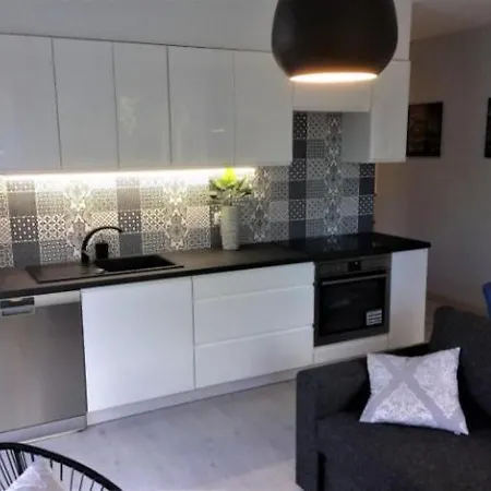 Modern Near The Park, Zoo, 2bd Kitchen Balcony Parking *